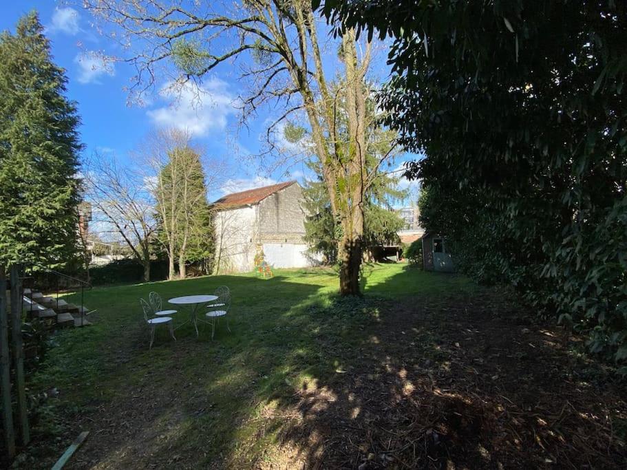Maison Leocha Sablons-sur-Huisne Exterior foto